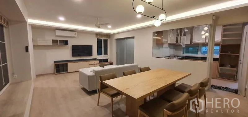 独立式住宅 出租 - 餐区临厨房传菜窗及吊灯