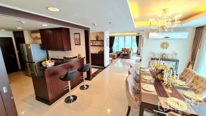 Apartment for rent in Watthana, Bangkok - Kitchen with breakfast bar and stools adjoining the dining room and lounge.