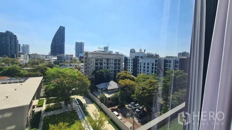 Condominium for rent in Khlong Toei, Bangkok - City and garden views from the condo overlooking the Sukhumvit skyline.