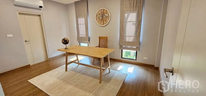 Detached House for rent - Modern two-storey detached house exterior with balcony, carport and a fenced front yard.