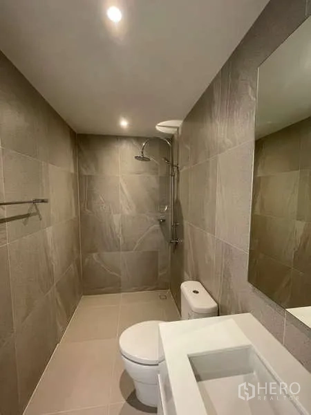 Home Office for rent in Don Mueang, Bangkok - Compact bathroom with walk-in shower, vanity and toilet.