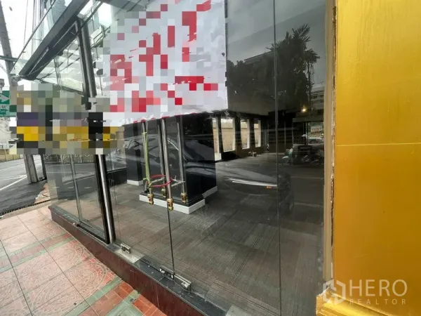 Retail Space for rent in Watthana, Bangkok - Glass storefront with double doors and a tiled street‑side pavement.