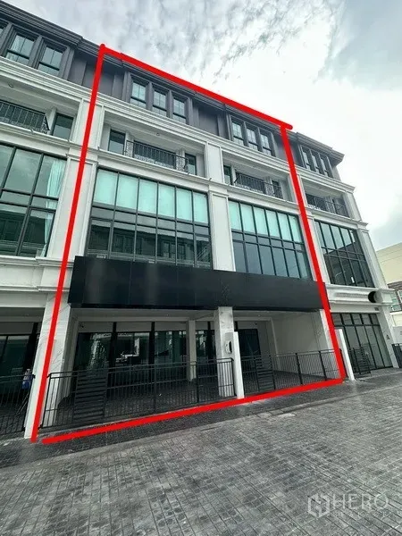 สำนักงานที่บ้าน ให้เช่า - อาคารโฮมออฟฟิศ 4.5 ชั้น หน้ากว้าง กระจกเต็มบาน พร้อมรั้วหน้าอาคาร