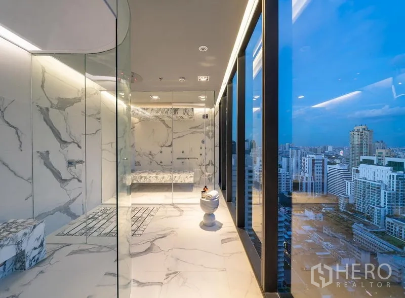 公寓 出租在Watthana, Bangkok - 高空大理石蒸汽房，通体玻璃墙，可俯瞰曼谷天际线。