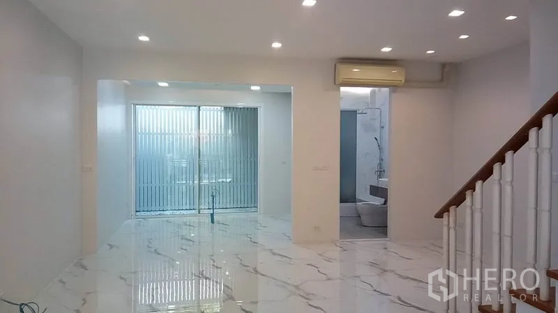 Townhouse for rent in Yan Nawa, Bangkok - Bright lounge with ceiling spotlights and floor‑to‑ceiling sliding doors.