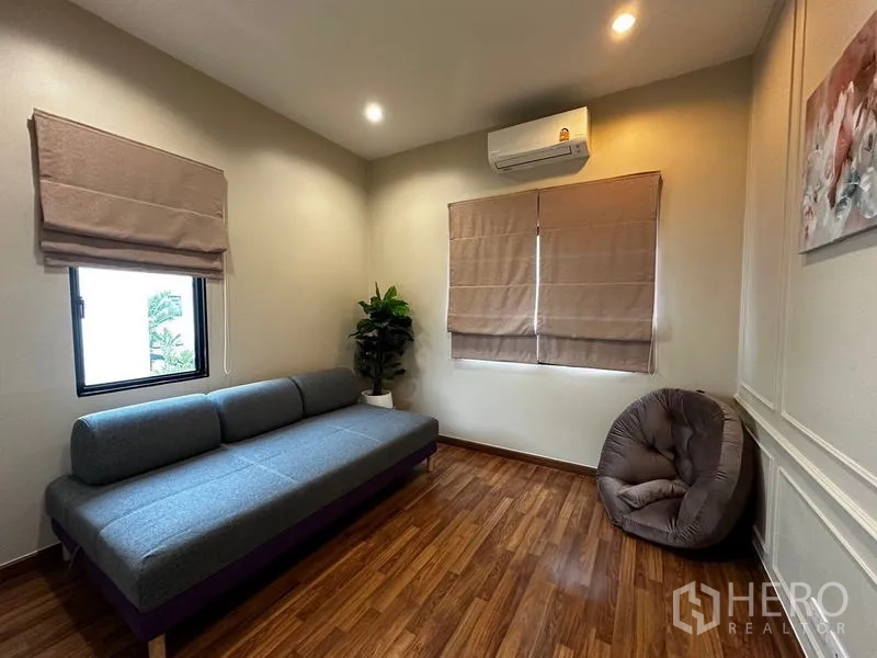 บ้าน ให้เช่าในPrawet, Bangkok - ห้องอเนกประสงค์พร้อมโซฟาเบด แอร์ และพื้นไม้