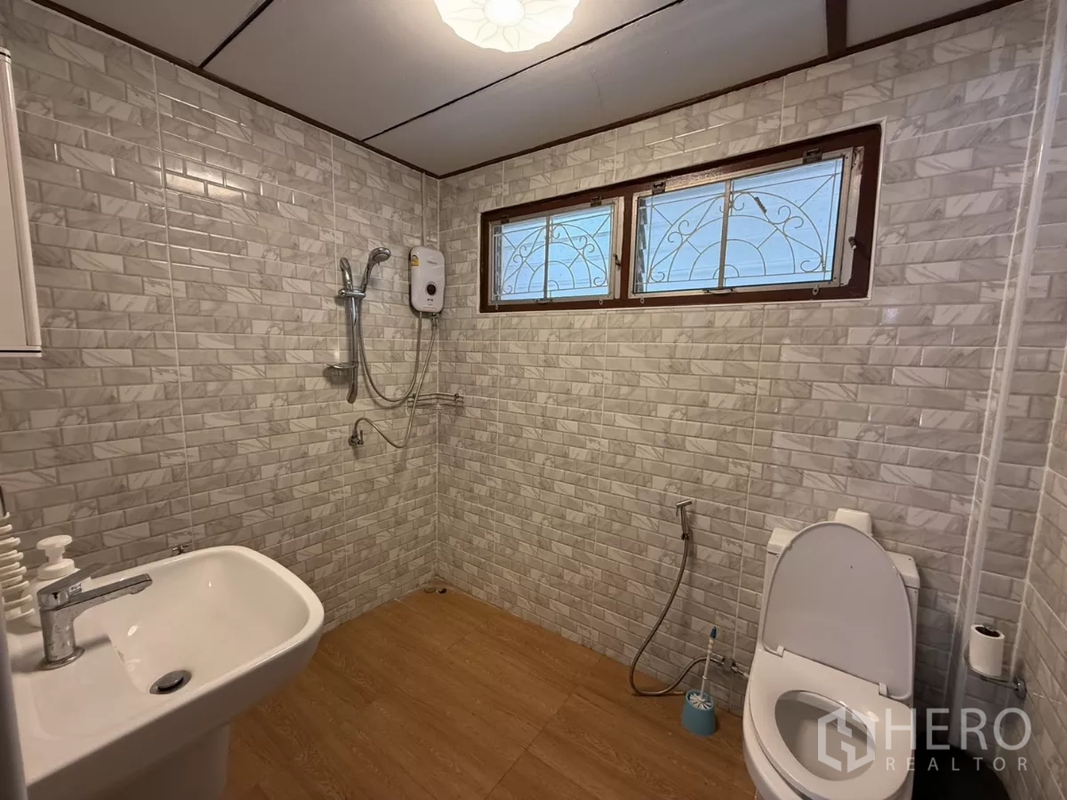 Detached House for rent in Phra Khanong, Bangkok - Tiled bathroom with walk-in shower, water heater, basin and toilet.