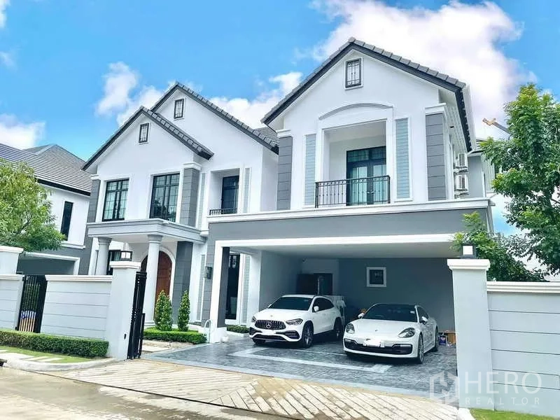 บ้าน ขายในThawi Watthana, Bangkok - บ้านเดี่ยวสองชั้นสไตล์หรู พร้อมที่จอดรถในร่ม 2 คัน ในทวีวัฒนา กรุงเทพฯ