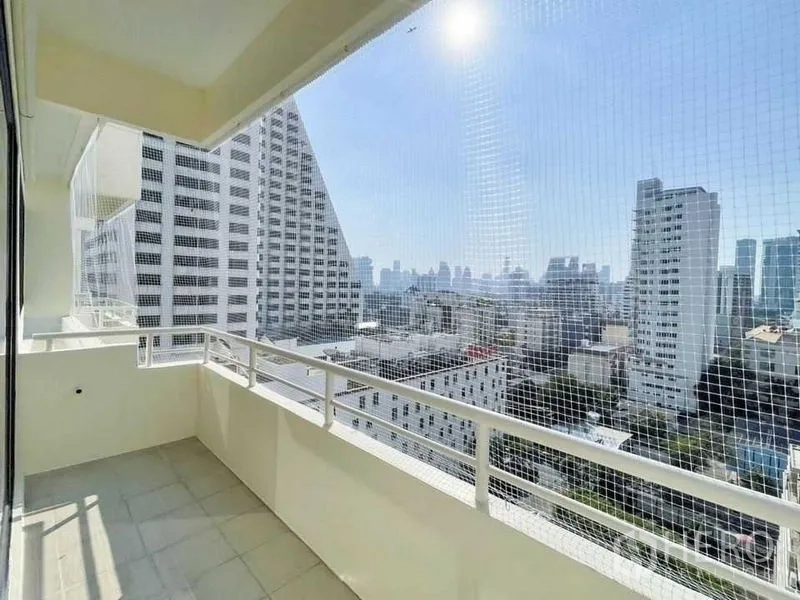 Condominium for rent or sale in Khlong Toei, Bangkok - Private balcony with safety netting and panoramic Bangkok skyline view.