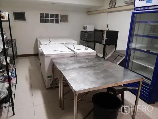 Retail Space for rent in Khlong Toei, Bangkok - Commercial kitchen zone with freezers, worktables, ovens and upright fridge.