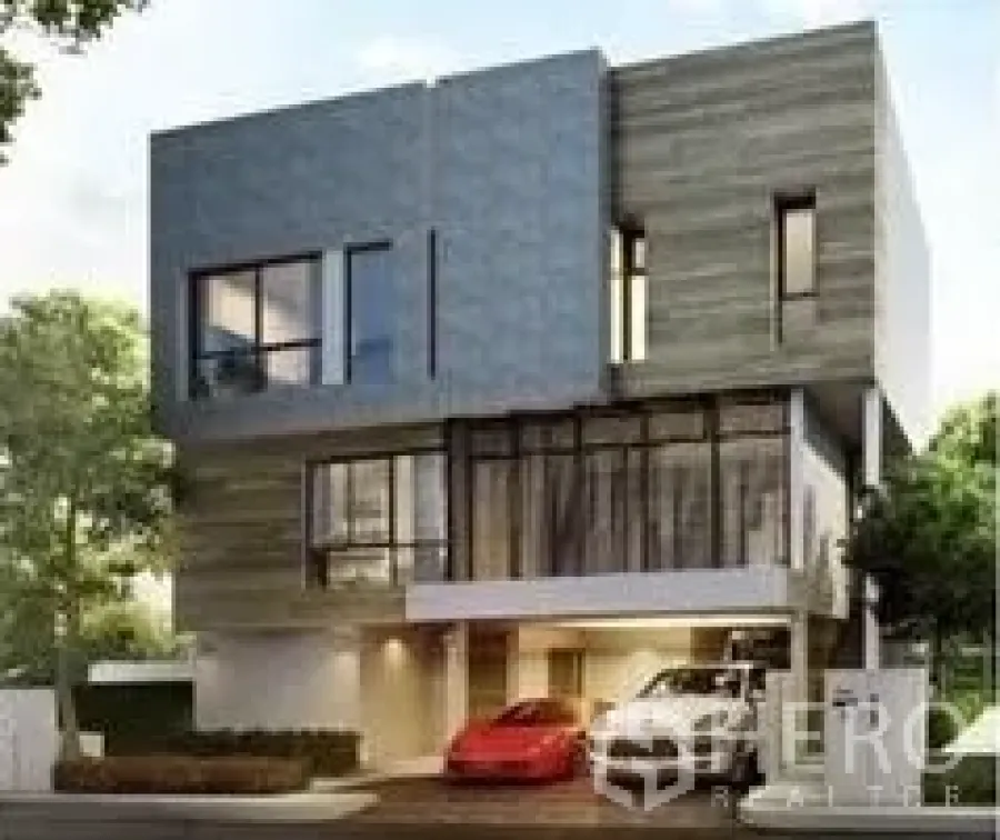 บ้าน ให้เช่าหรือขายในHuai Khwang, Bangkok - ภาพภายนอกบ้านเดี่ยวสามชั้นสไตล์ร่วมสมัย พร้อมที่จอดรถในร่มและกระจกบานใหญ่