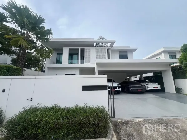 Detached House for rent in Samut Prakan - Modern two-storey detached house with gated entrance and a large covered carport.