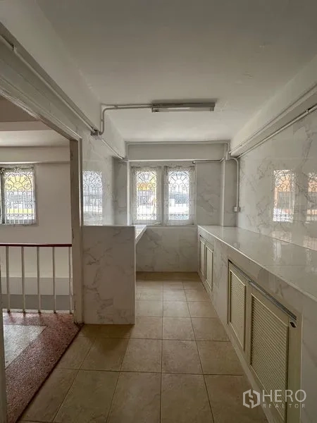 Shophouse for rent in Bangkok - Bright pantry area with long built-in counters, windows and tiled floor.