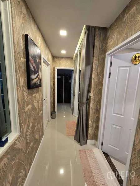 Detached House for rent in Thanyaburi, Pathum Thani - Upstairs corridor with recessed lights, patterned wallpaper and white interior doors.