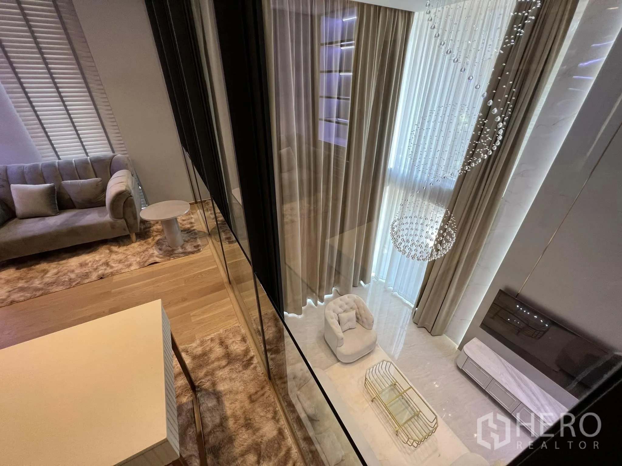 Detached House for rent or sale in Yan Nawa, Bangkok - View from mezzanine down to the double-volume lounge and crystal chandelier.