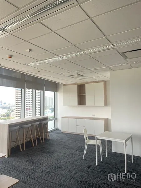 Office Space for rent in Dusit, Bangkok - Pantry zone with built-in cabinets, bar counter, and wide city windows.