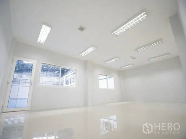 Factory for rent in Bang Bo, Samut Prakan - Bright white office room with tiled floor, fluorescent lighting and windows overlooking the production hall.
