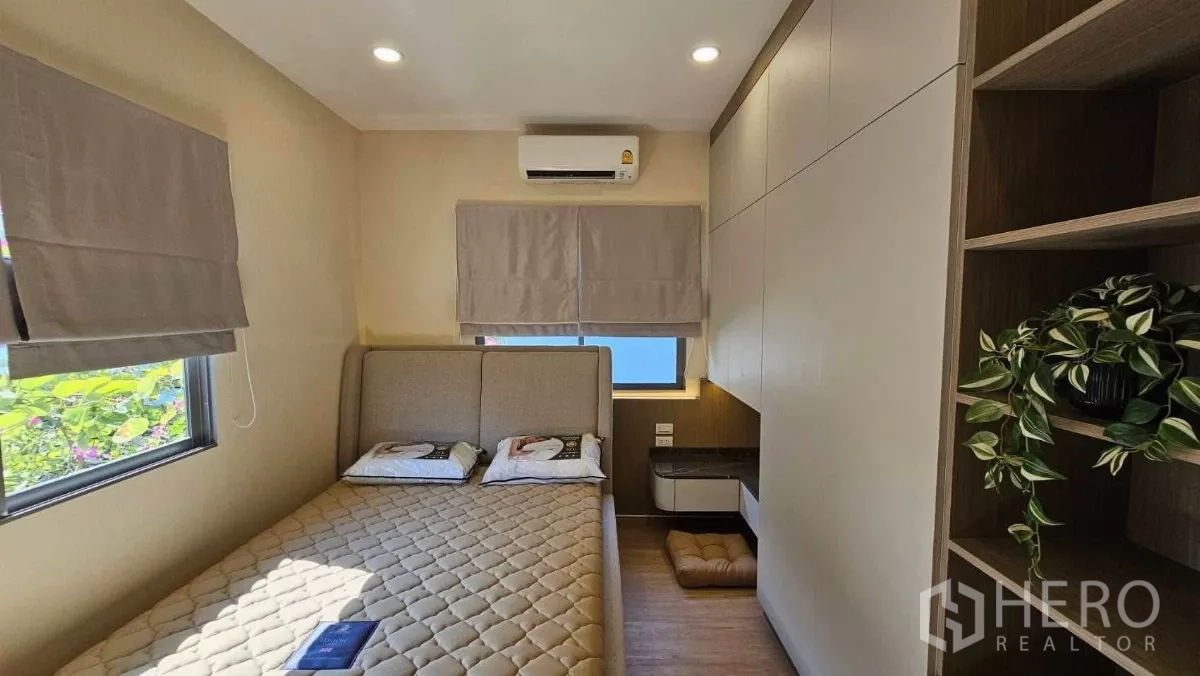 Detached House for rent in Bang Phli, Samut Prakan - Compact bedroom with single bed, built-in storage and leafy window views.