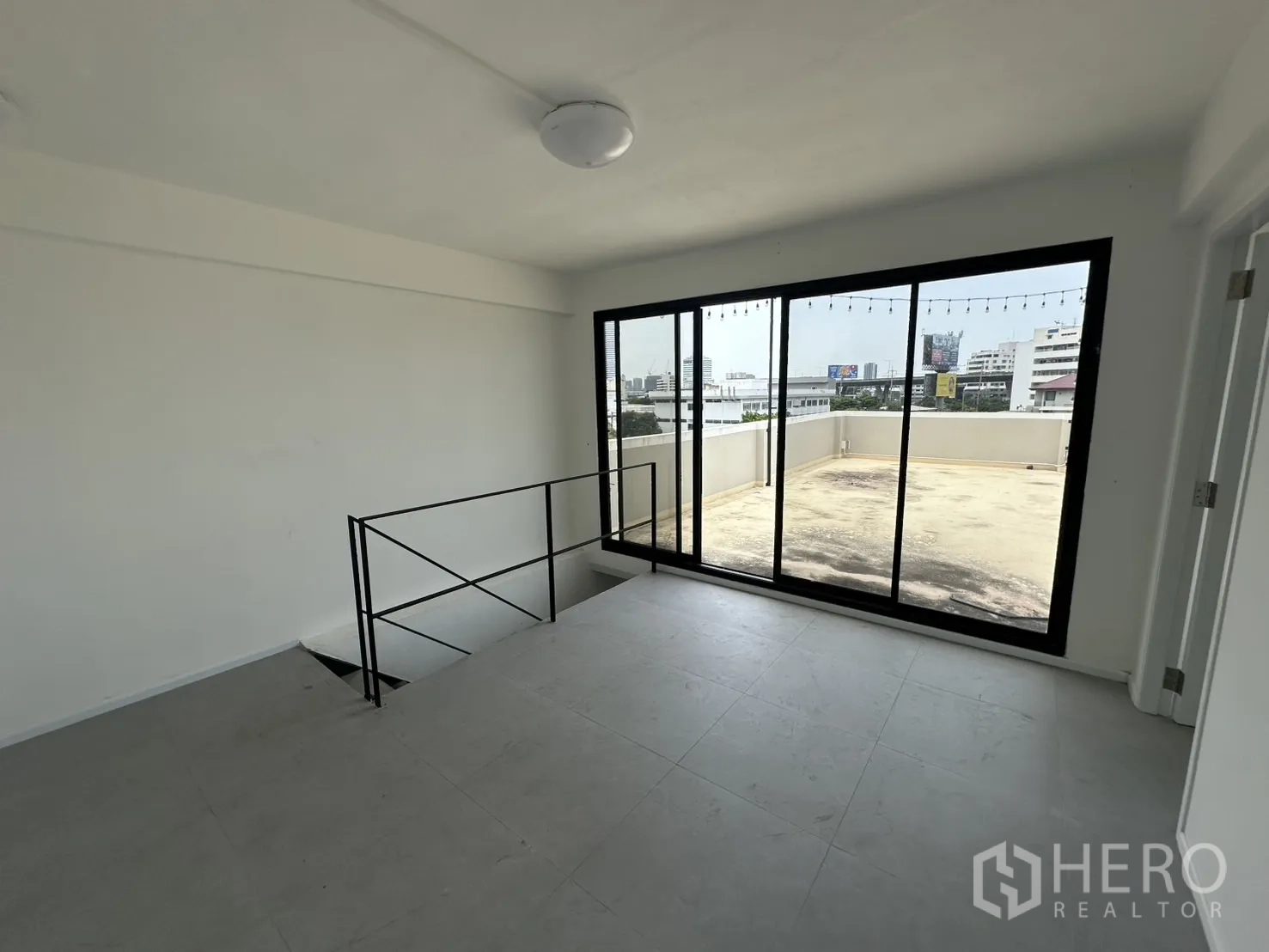 Home Office for rent or sale in Bang Na, Bangkok - Top-floor room overlooking the roof deck with full-height glazing.