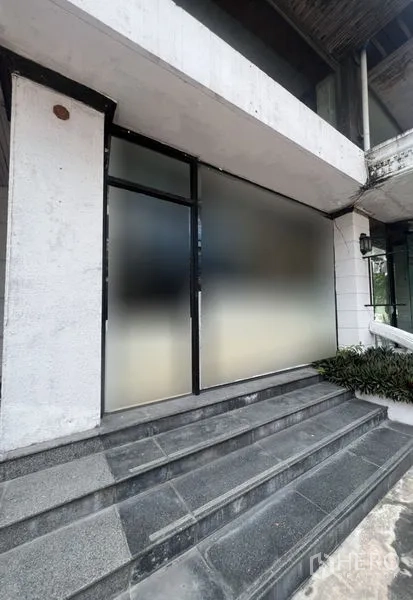 Retail Space for rent in Watthana, Bangkok - Ground-floor retail frontage with frosted glass panels and entry steps in Phrom Phong.
