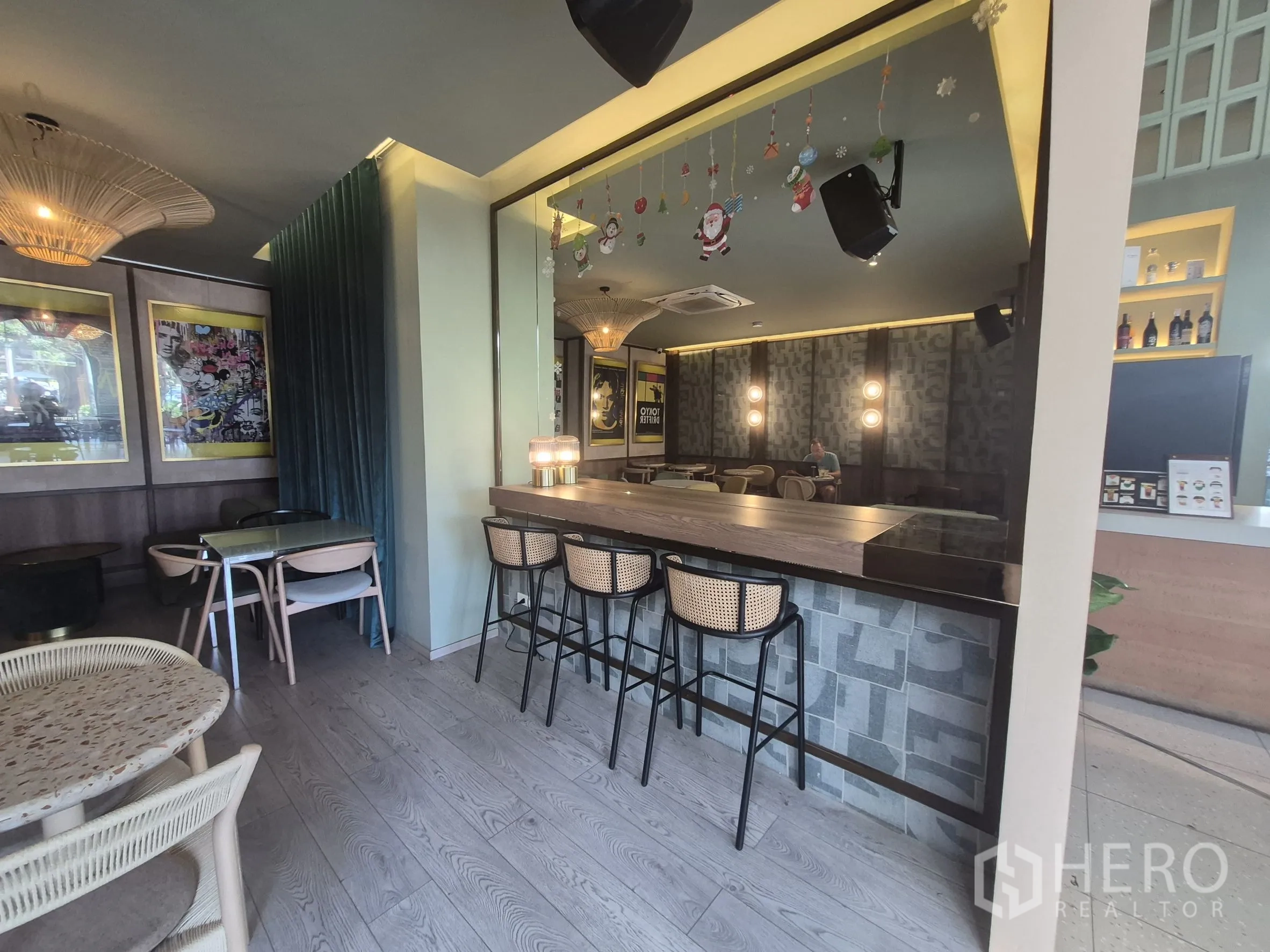 Retail Space for rent in Watthana, Bangkok - Modern retail interior featuring a bar counter with high stools and adjacent dining tables.