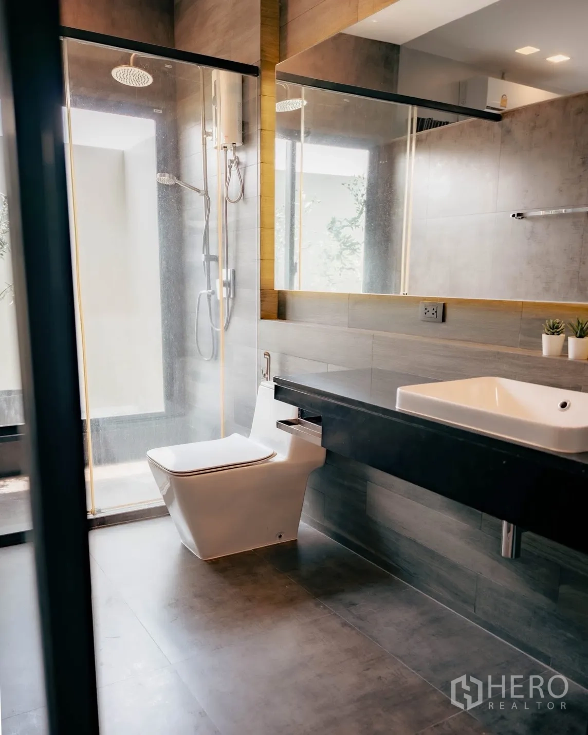 Detached House for rent or sale in Bang Phli, Samut Prakan - Main bathroom with glass shower enclosure, floating vanity and toilet.