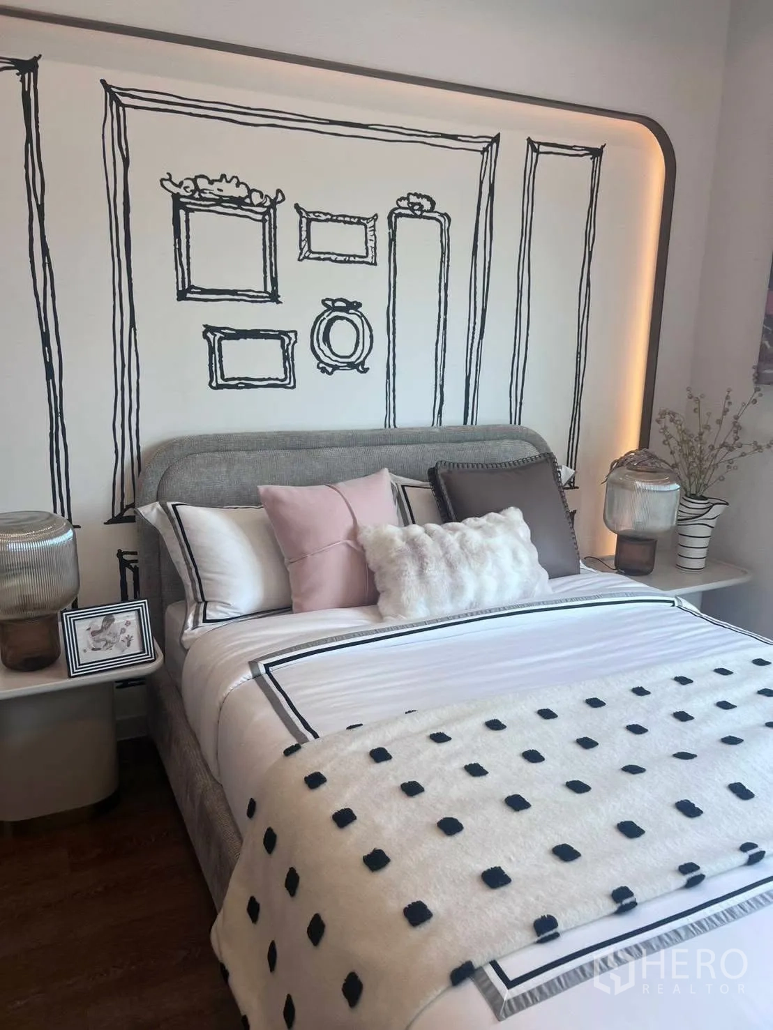 Detached House for rent or sale in Bang Phli, Samut Prakan - Cozy bedroom with a whimsical illustrated wall and soft-toned bedding.