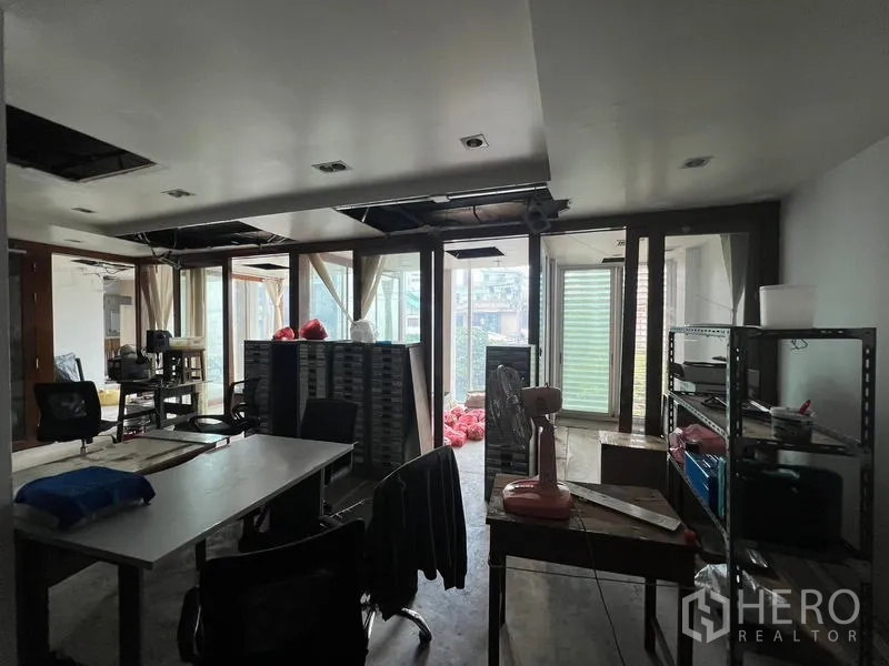 Retail Space for rent in Bang Rak, Bangkok - Deep shop floor leading to balcony areas, with natural light through wide glass doors and windows.