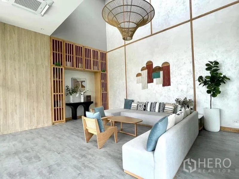 Detached House for rent in Bang Phli, Samut Prakan - Resident lounge with high ceiling, sofas and modern decor.