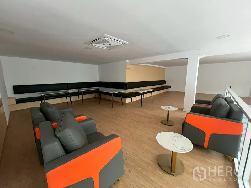 Retail Space for rent in Watthana, Bangkok - Mezzanine seating zone with armchairs and small round tables.