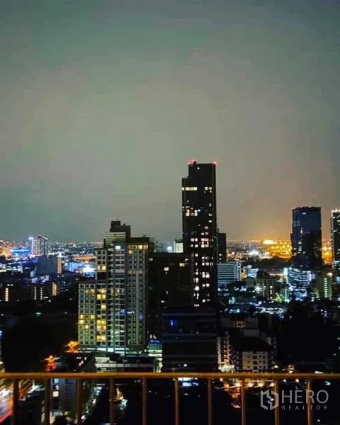 Condominium for rent in Watthana, Bangkok - Bangkok skyline at night seen from the condo’s high-floor balcony in Thonglor.