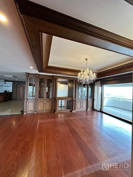 Condominium for rent in Bangkok - Coffered ceiling detail above the dining area with chandelier.