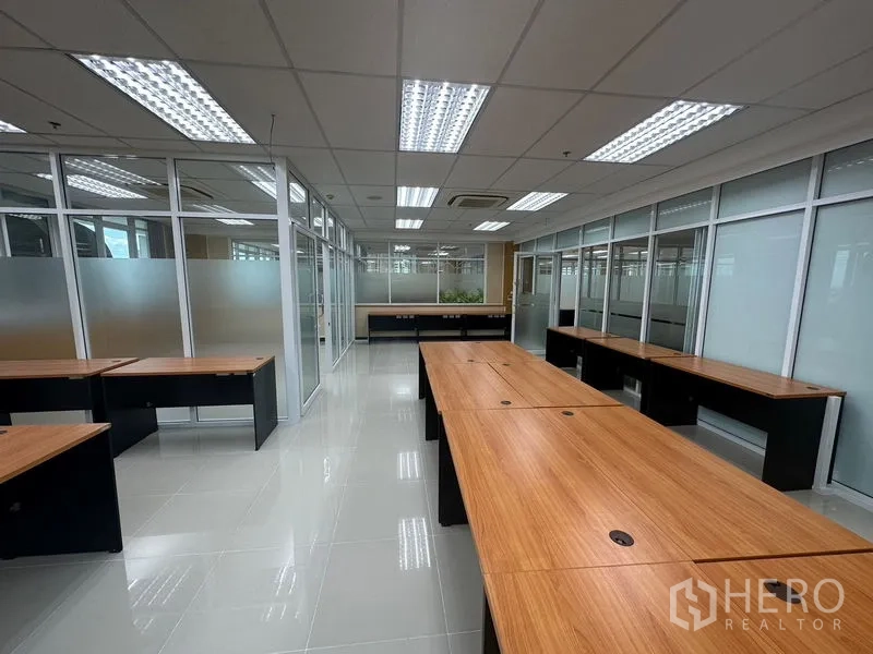 Office Space for rent in Suan Luang, Bangkok - Open-plan office with wood workstations, frosted-glass partitions, cassette air-conditioning and bright LED lighting.