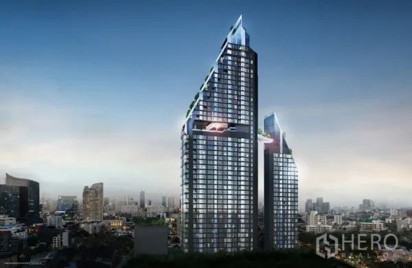 คอนโด ขายในWatthana, Bangkok - อาคารคอนโดมิเนียมไฮไรส์สมัยใหม่พร้อมสกายบริดจ์ มองเห็นวิวกรุงเทพฯ