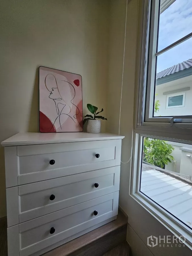 Detached House for rent in Bang Phli, Samut Prakan - Bright nook with a white chest of drawers beside a window.