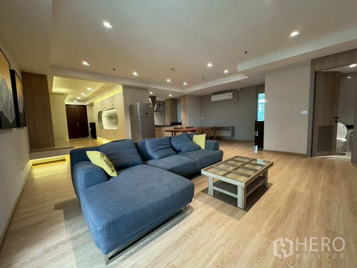 Condominium for rent or sale in Khlong Toei, Bangkok - Open-plan lounge facing entry, dining area and nearby guest bathroom.