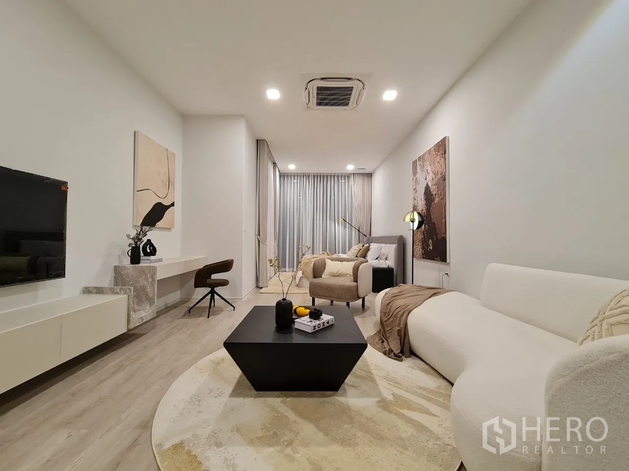 Detached House for rent in Saphan Sung, Bangkok - Long living space with multiple sofas, study desk and ceiling cassette air-con.