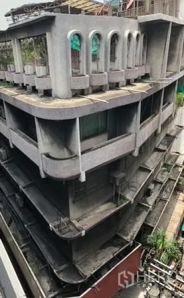 Shophouse for rent in Bangkok - Multi-storey concrete shophouse exterior with curved balconies and arched windows in the Nana area.