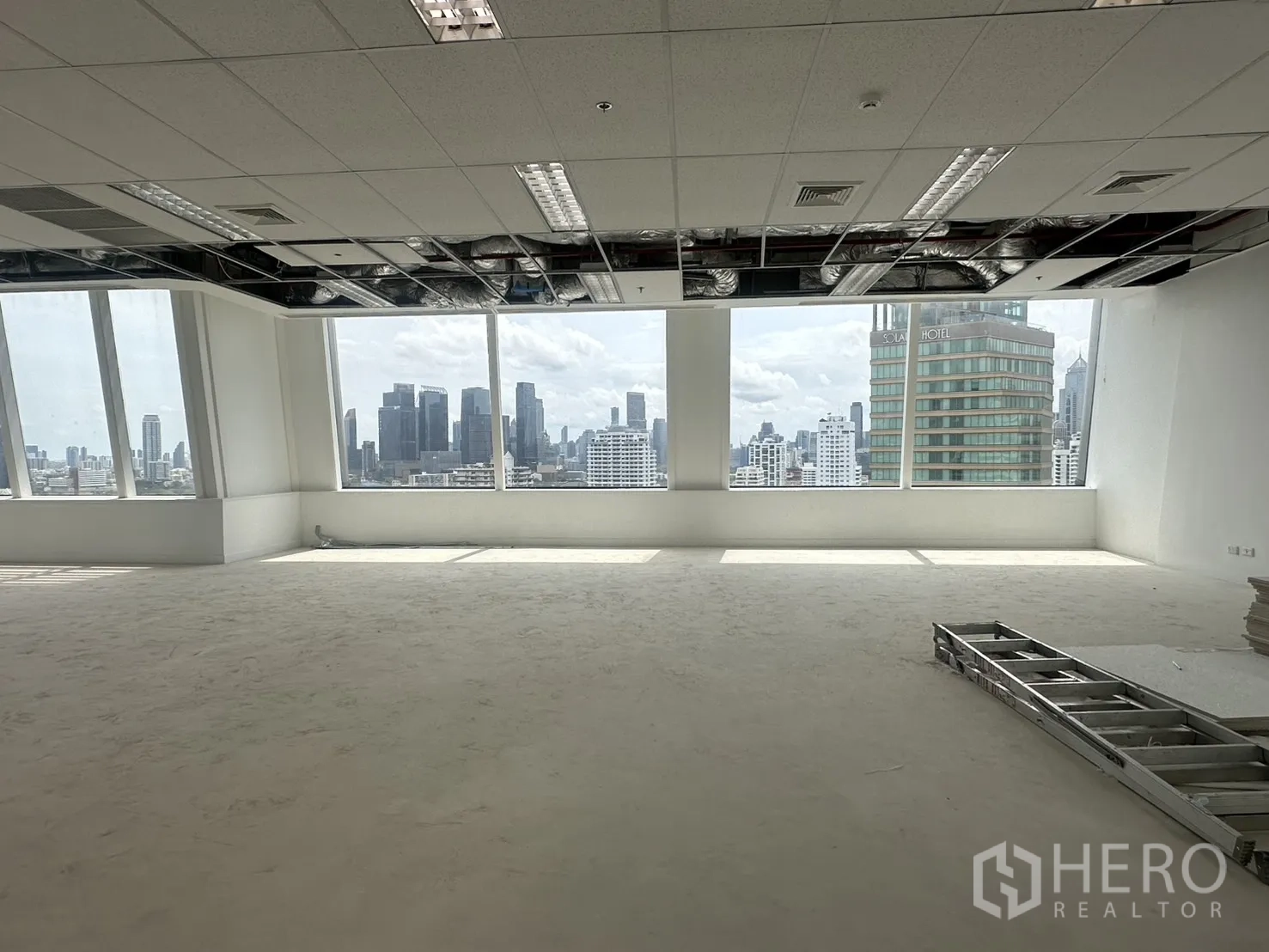 Office Space for rent in Watthana, Bangkok - Unfurnished office floor with panoramic city views through wide picture windows.