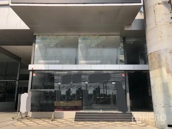 Retail Space for rent in Lam Luk Ka, Pathum Thani - Two-storey retail storefront with full-height glass doors and canopy in Lam Luk Ka.