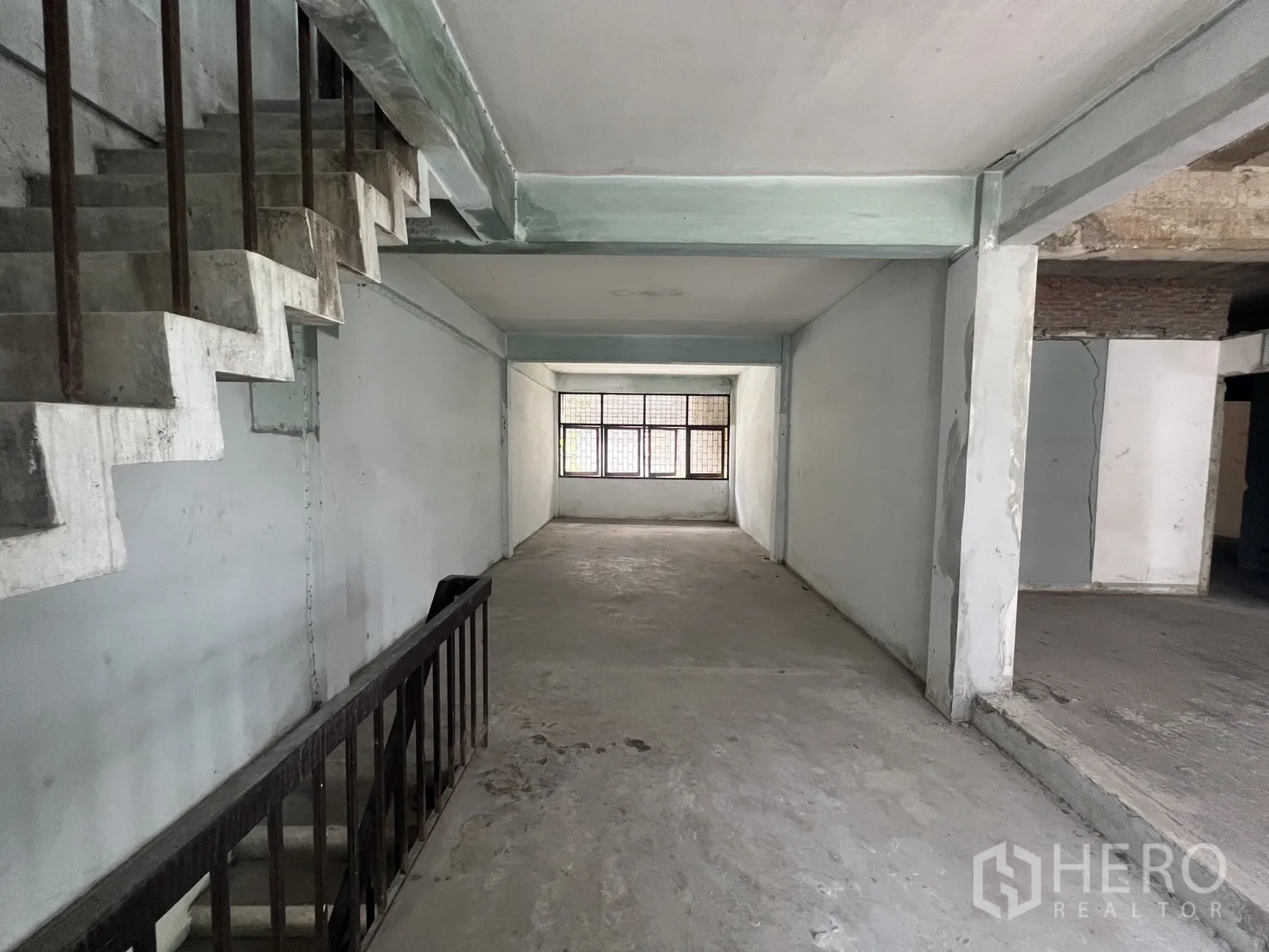 ตึกแถว for rent in Bang Rak, Bangkok - ห้องชั้นบนยาวมีบันไดด้านหลัง