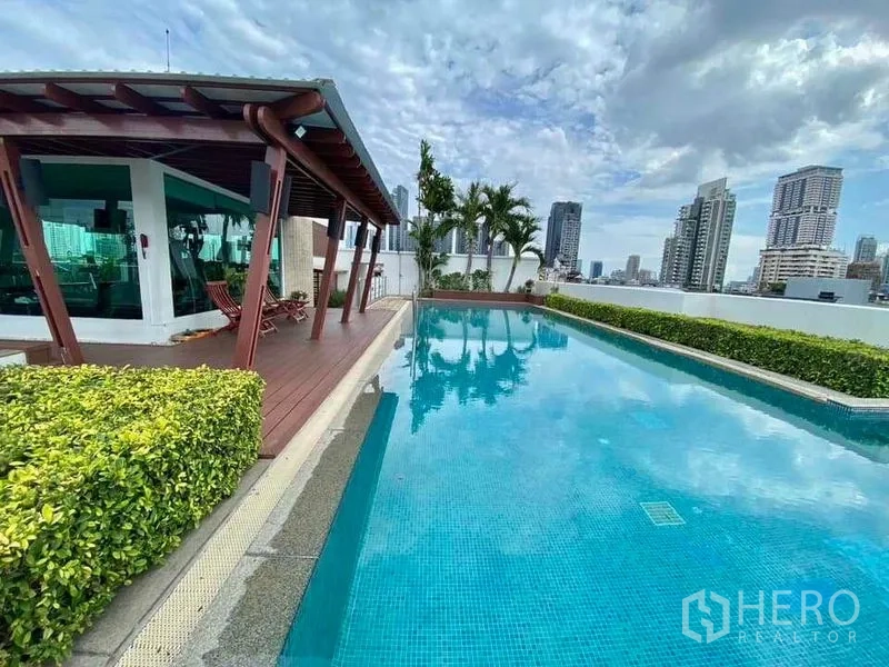 Condominium for rent in Watthana, Bangkok - Rooftop swimming pool with landscaped edge, sundeck, and panoramic skyline views.