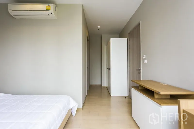 Condominium for rent in Watthana, Bangkok - Bedroom corridor featuring wardrobe, air conditioner and minimalist cabinetry.