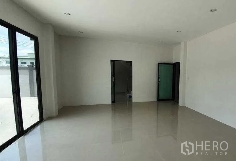 Warehouse for rent in Pathum Thani - Clean office area with recessed lighting, tiled floors and multiple doorways to auxiliary rooms.