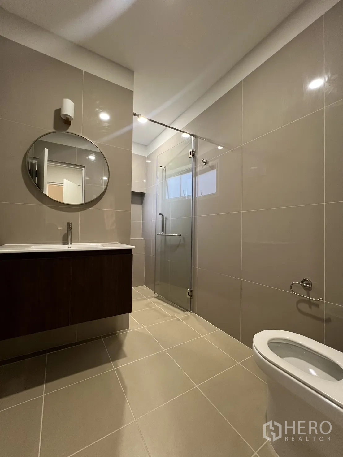 Detached House for rent in Saphan Sung, Bangkok - Bathroom view toward doorway showing toilet and vanity.