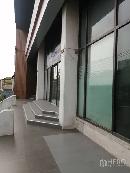 Office Space for rent in Pathum Wan, Bangkok - Modern office building entrance in Bangkok with wide steps and a large glass facade.