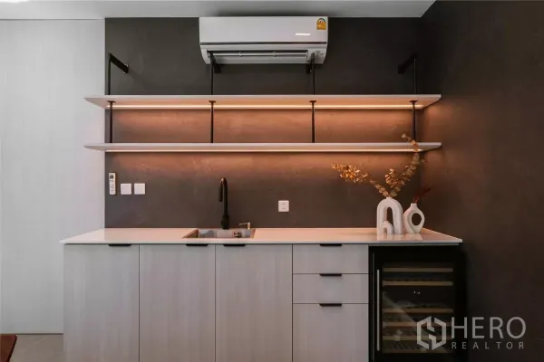 Detached House for rent or sale in Saphan Sung, Bangkok - Compact wet bar with sink, open shelves and warm under-shelf lighting.