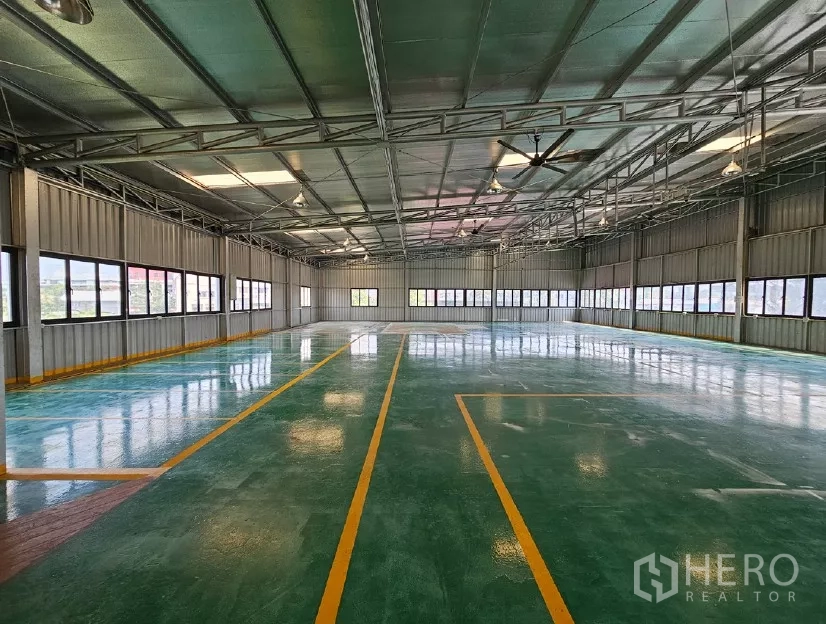 Warehouse for rent or sale in Lak Si, Bangkok - Second-floor production area with epoxy flooring and large windows