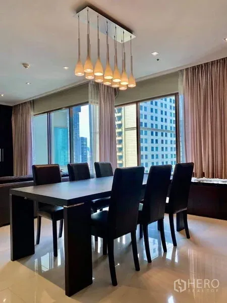 Condominium for rent - Dining area with eight-seat table, pendant lights and skyline views