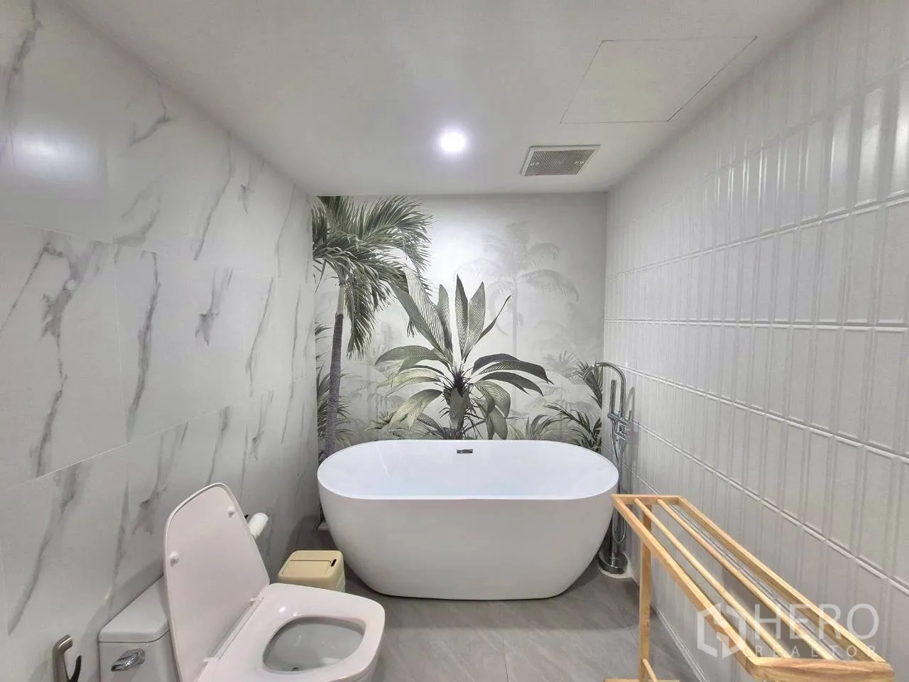 Property Image #5 for property HRE00697